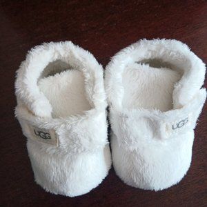 NWOT!! Adorable UGG baby slippers!! Soft and fuzzy!